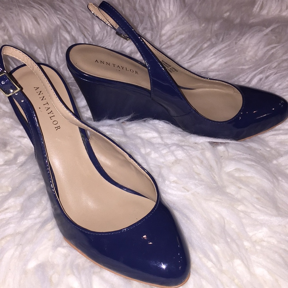 Ann Taylor | Navy Patent wedges